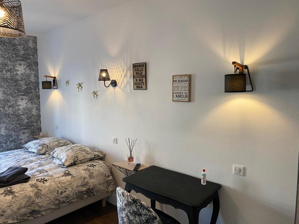 Logis Paul Massy Bed & Breakfast Meschers-sur-Gironde Bagian luar foto