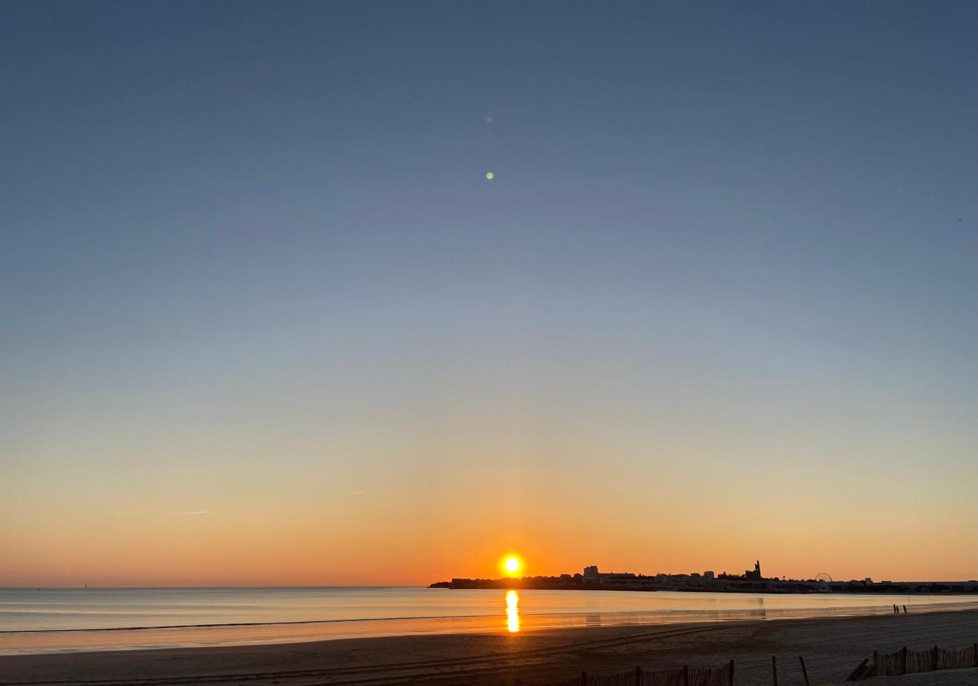 Logis Paul Massy Bed & Breakfast Meschers-sur-Gironde Bagian luar foto
